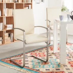 Fredriks Chaises cantilever Augusta I (lot de 2) - Cuir Aude: Créme - Avec accoudoirs 14 Fredriks Chaises cantilever Augusta I (lot de 2) - Cuir Aude: Créme - Avec accoudoirs -Chaises Soldes 2022 1000064496 201021 10340600071 MOOD DETAILS P000000001000064496 mood