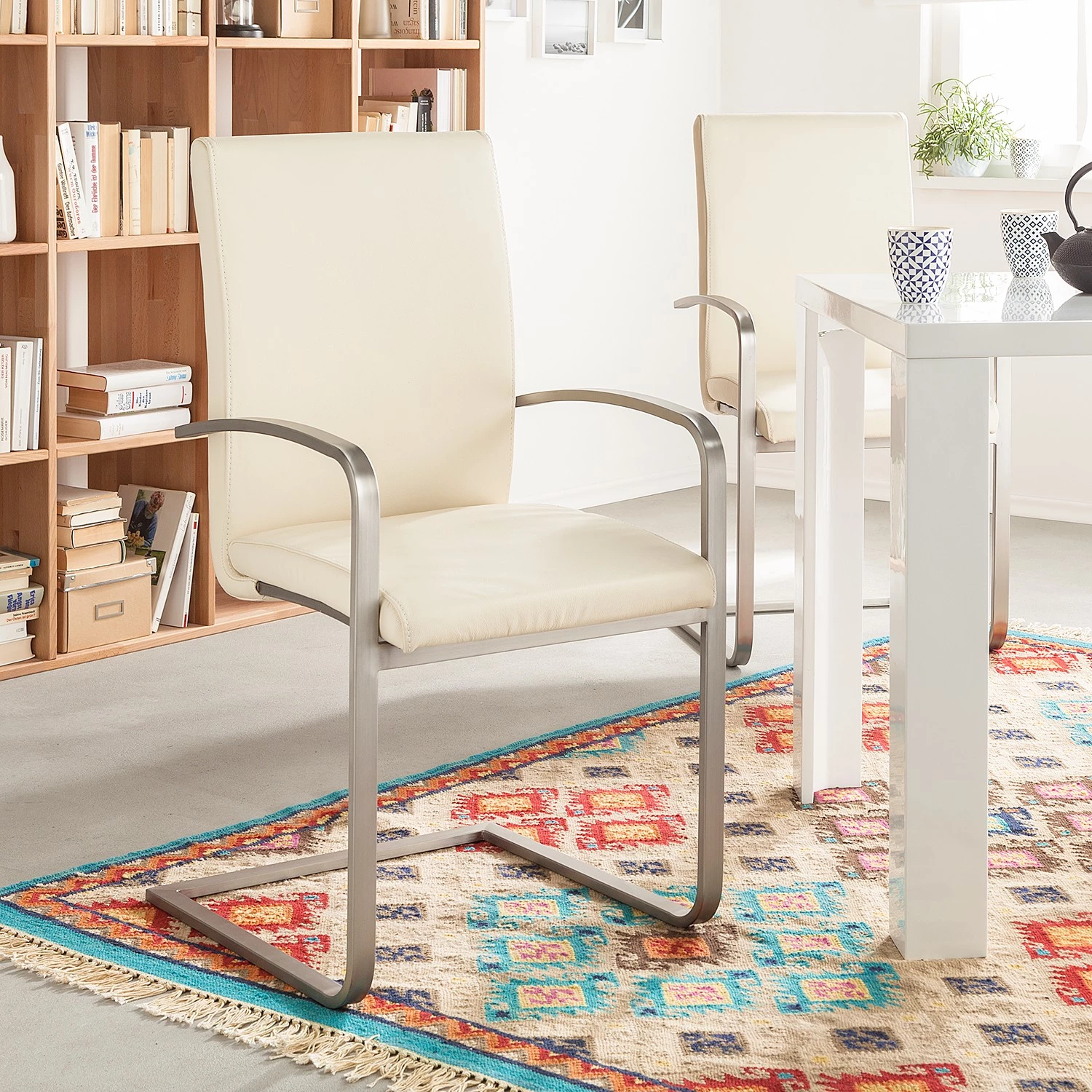 Fredriks Chaises cantilever Augusta I (lot de 2) - Cuir Aude: Créme - Avec accoudoirs 5 Fredriks Chaises cantilever Augusta I (lot de 2) - Cuir Aude: Créme - Avec accoudoirs – Image 3