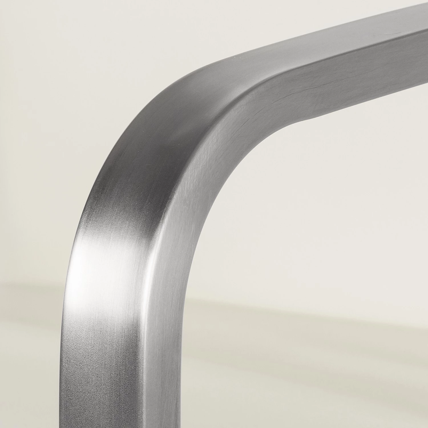 Fredriks Chaises cantilever Augusta I (lot de 2) - Cuir Aude: Créme - Avec accoudoirs 9 Fredriks Chaises cantilever Augusta I (lot de 2) - Cuir Aude: Créme - Avec accoudoirs – Image 7