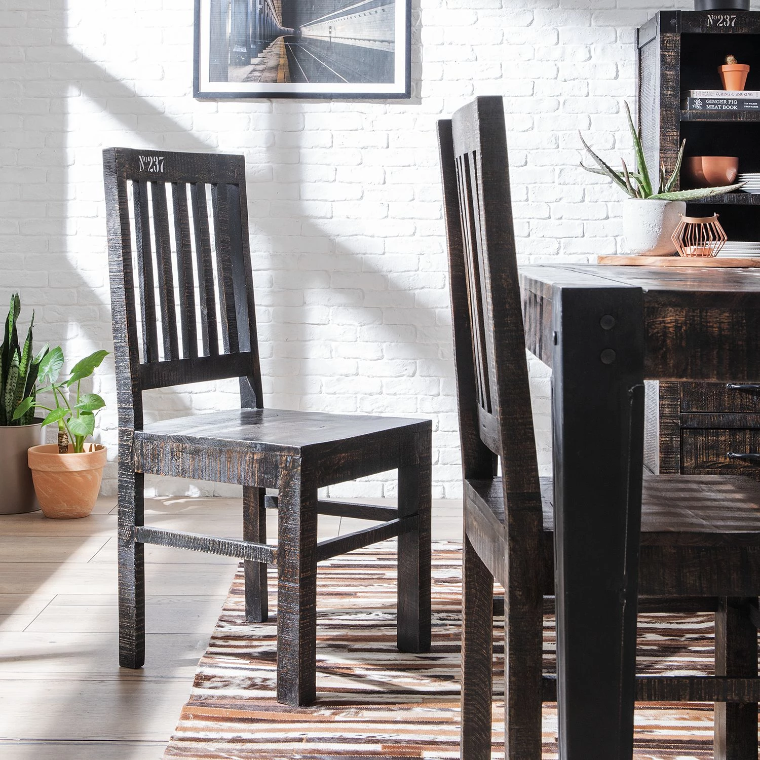 Ars manufacti Chaises Keyport (lot de 2) - Manguier massif 4 Ars manufacti Chaises Keyport (lot de 2) - Manguier massif – Image 2