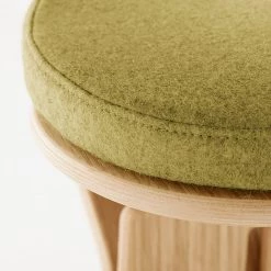 Mayer Sitzmöbel Tabouret myERCOLINO - Laine de Laneve / Placage en bois véritable - Jaune olive -Chaises Soldes 2022 1000137074 181116 132420267 GALLERYIMAGES P000000001000137074