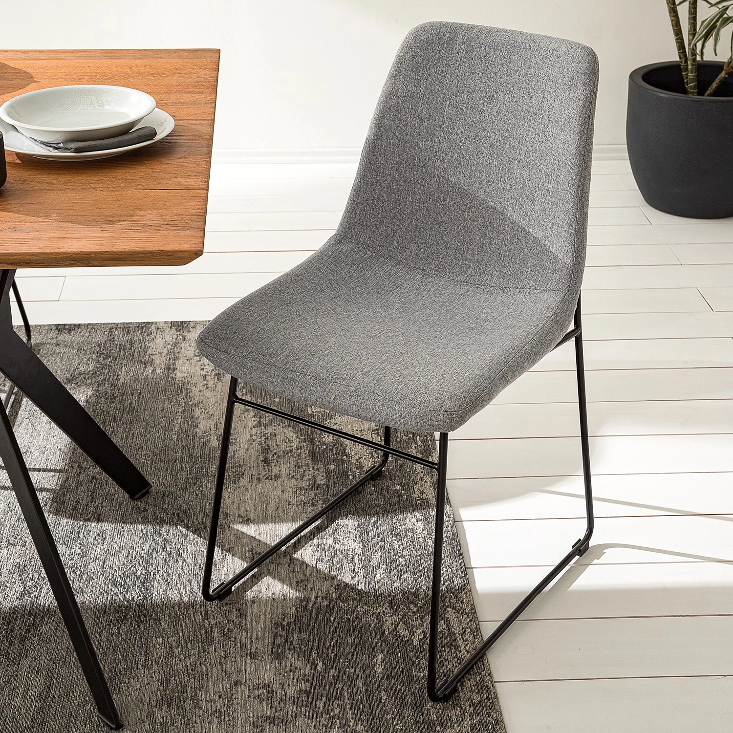 Fredriks Chaise capitonnée Molong - Tissu / Métal - Gris / Noir 5 Fredriks Chaise capitonnée Molong - Tissu / Métal - Gris / Noir – Image 3