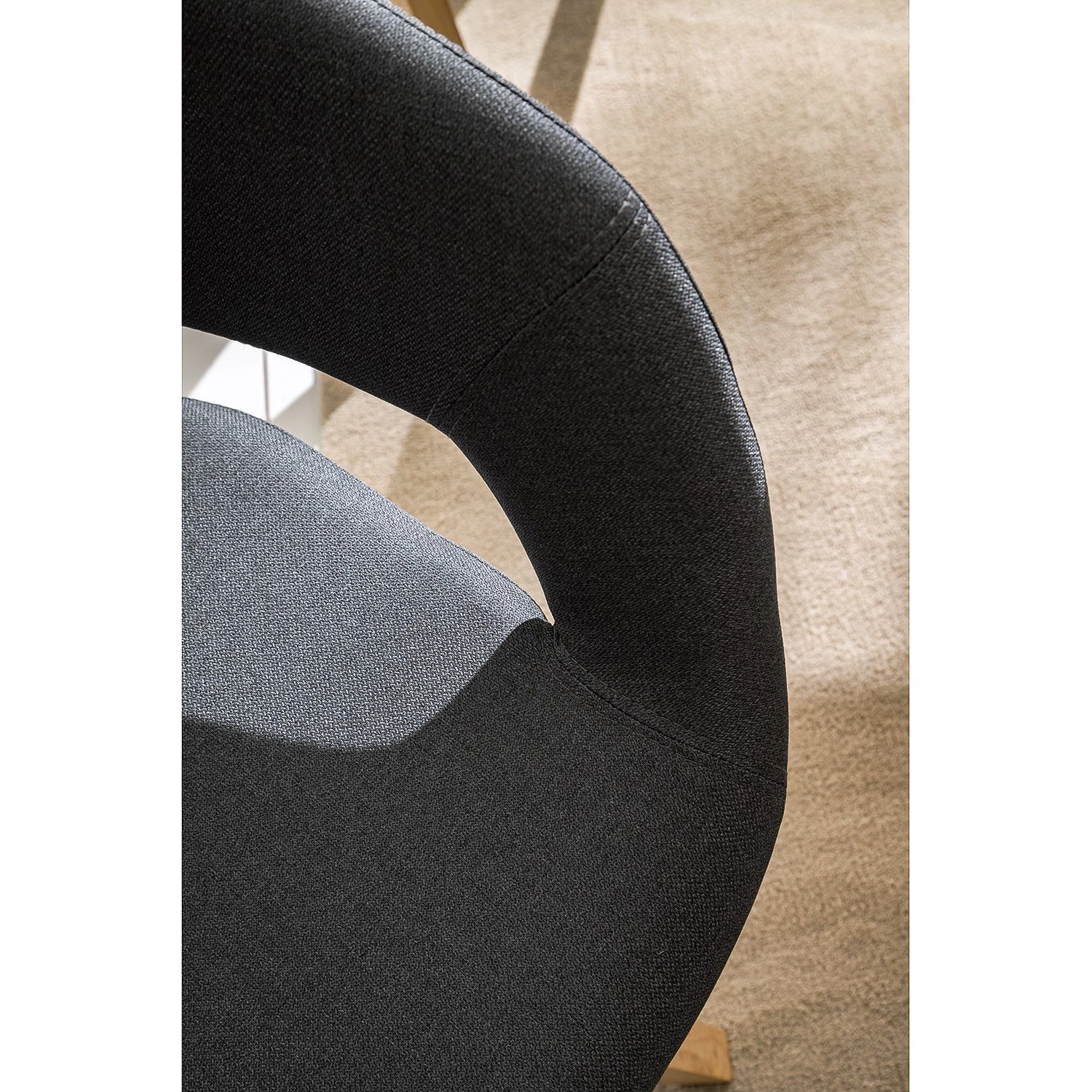 Mørteens Chaise à accoudoirs Buggio - Tissu / Hévéa massif - Tissu Cors: Gris foncé - 1 chaise 12 Mørteens Chaise à accoudoirs Buggio - Tissu / Hévéa massif - Tissu Cors: Gris foncé - 1 chaise – Image 10