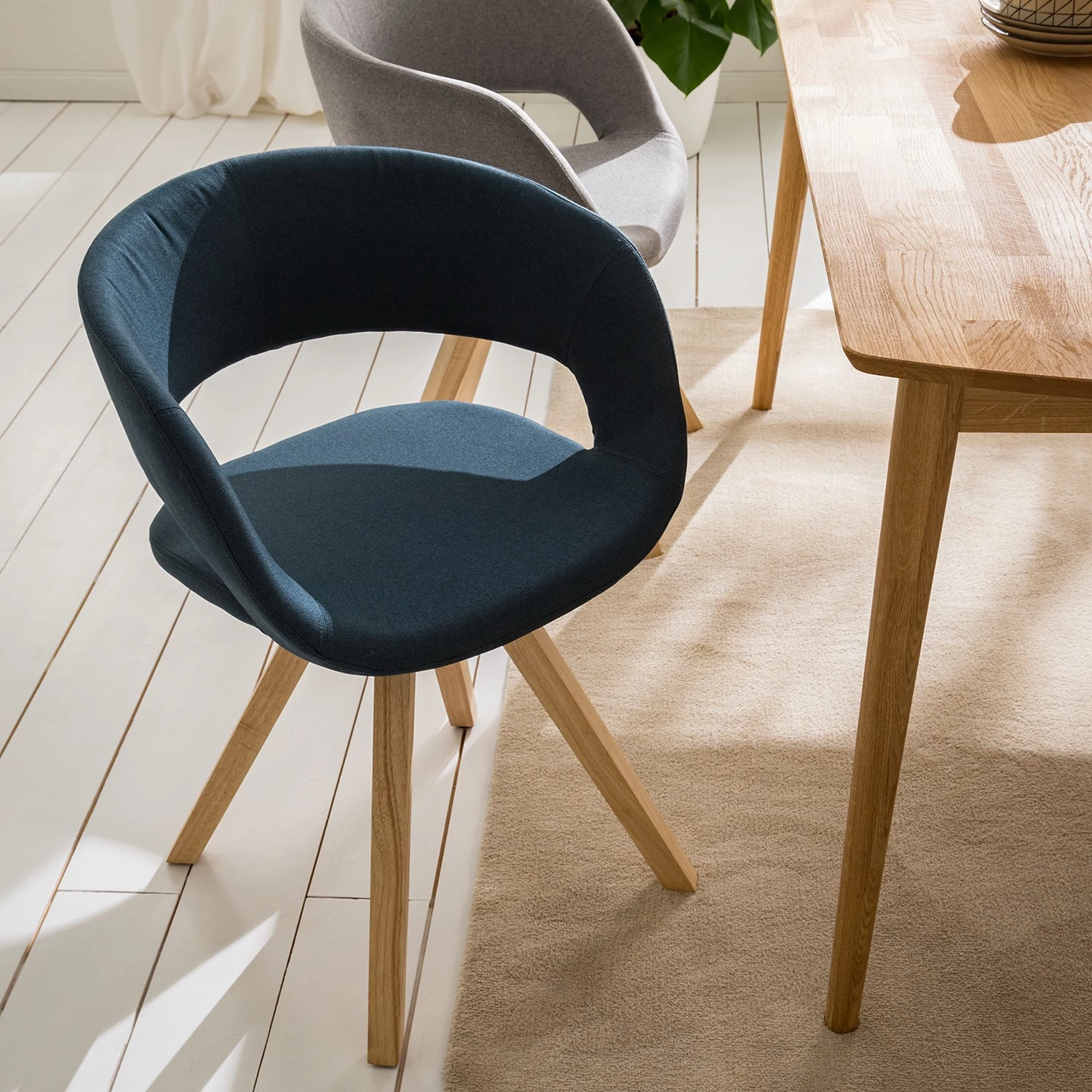 Mørteens Chaise à accoudoirs Buggio - Tissu / Hévéa massif - Tissu Cors: Bleu jean - 1 chaise 5 Mørteens Chaise à accoudoirs Buggio - Tissu / Hévéa massif - Tissu Cors: Bleu jean - 1 chaise – Image 3