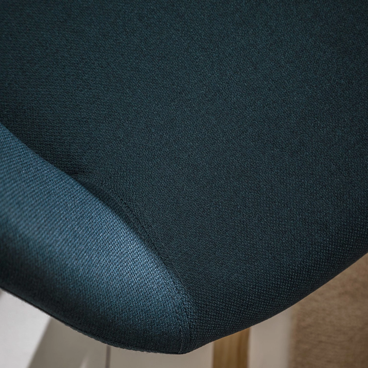 Mørteens Chaise à accoudoirs Buggio - Tissu / Hévéa massif - Tissu Cors: Bleu jean - 1 chaise 15 Mørteens Chaise à accoudoirs Buggio - Tissu / Hévéa massif - Tissu Cors: Bleu jean - 1 chaise – Image 13