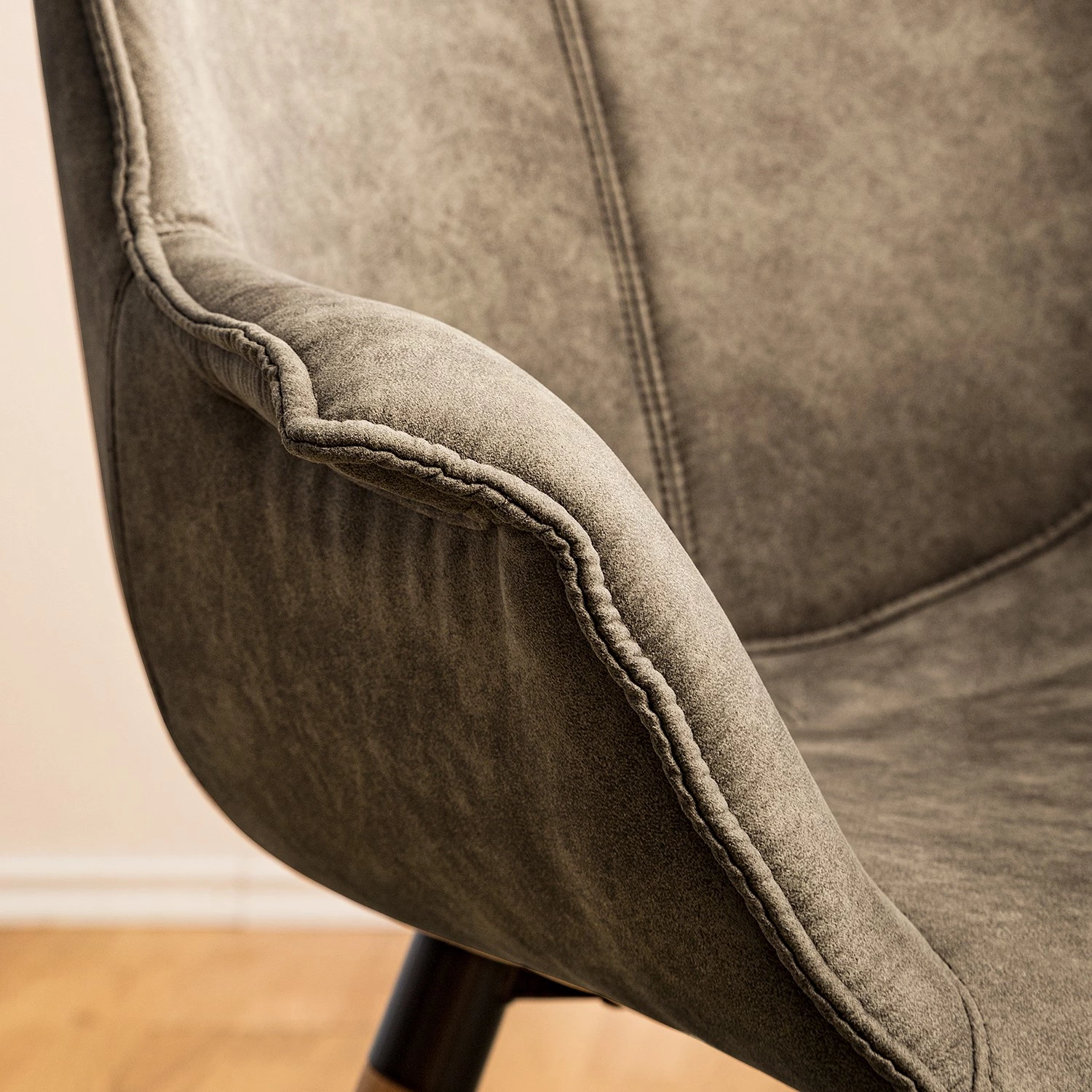 Ars manufacti Chaise à accoudoirs Kantii I - Microfibre / Chêne massif - Gris silex vintage - 1 chaise 11 Ars manufacti Chaise à accoudoirs Kantii I - Microfibre / Chêne massif - Gris silex vintage - 1 chaise – Image 9