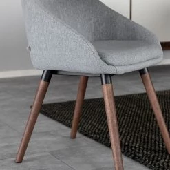 Mørteens Chaises à accoudoirs Maadi (lot de 2) - Tissu / Fer - Gris clair / Noyer 17 Mørteens Chaises à accoudoirs Maadi (lot de 2) - Tissu / Fer - Gris clair / Noyer -Chaises Soldes 2022 1000184087 190812 13043100009 DETAILS P000000001000184087