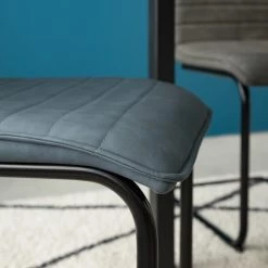 Mørteens Chaises cantilever Lylen (lot de 2) - Imitation cuir / Acier - Noir - Bleu vintage 27 Mørteens Chaises cantilever Lylen (lot de 2) - Imitation cuir / Acier - Noir - Bleu vintage -Chaises Soldes 2022 1000205096 201118 12545500005 DETAILS P000000001000205096