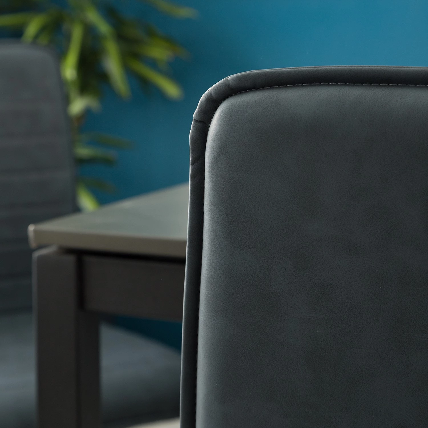 Mørteens Chaises cantilever Lylen (lot de 2) - Imitation cuir / Acier - Noir - Bleu vintage 13 Mørteens Chaises cantilever Lylen (lot de 2) - Imitation cuir / Acier - Noir - Bleu vintage – Image 11