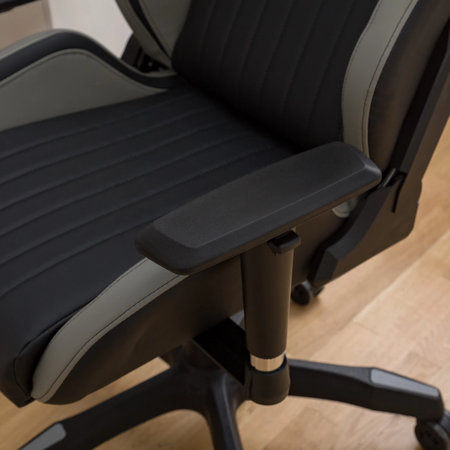 Furnitive Chaise gamer mcRacing II - Cuir synthétique / Matière plastique - Noir 20 Furnitive Chaise gamer mcRacing II - Cuir synthétique / Matière plastique - Noir – Image 19