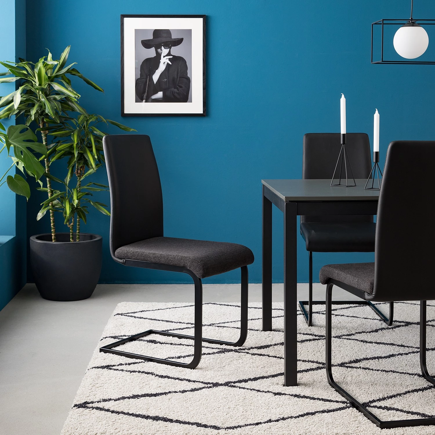 Fredriks Chaises cantilever Bjora II (lot de 2) - Tissu & imitation cuir / Métal - Anthracite / Noir 4 Fredriks Chaises cantilever Bjora II (lot de 2) - Tissu & imitation cuir / Métal - Anthracite / Noir – Image 2