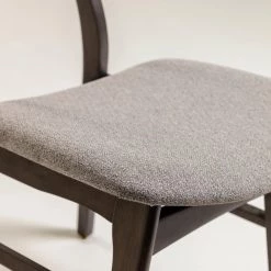 Norrwood Chaises Varkaus III (lot de 2) - Tissu / Placage en frêne et hévéa massif - gris clair / Frêne foncé -Chaises Soldes 2022 1000225994 200917 06372600119 DETAILS P000000001000225994