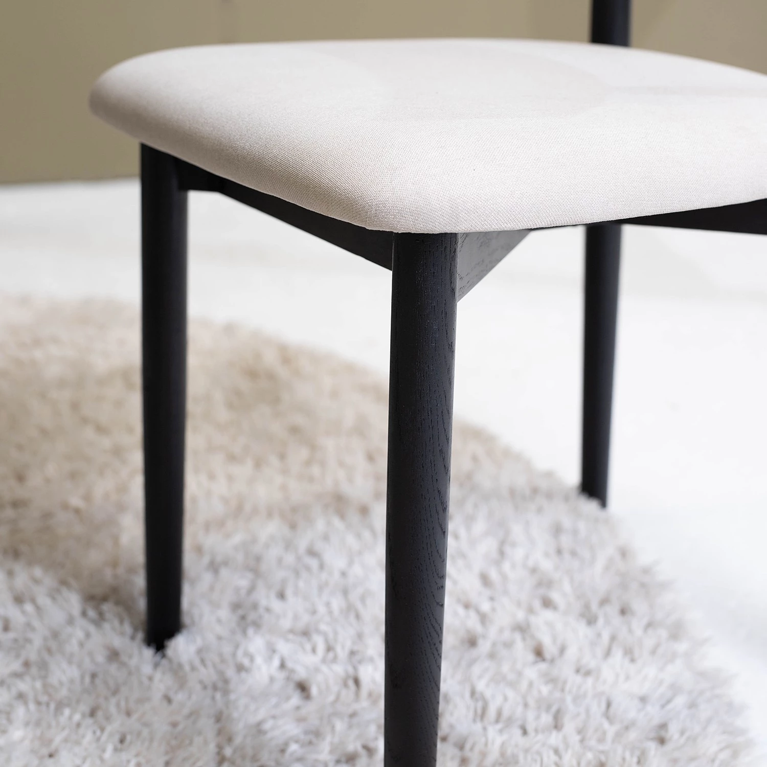 Mørteens Chaises Lolif I (lot de 2) - Tissu / Chêne massif - Beige / Noir 11 Mørteens Chaises Lolif I (lot de 2) - Tissu / Chêne massif - Beige / Noir – Image 9