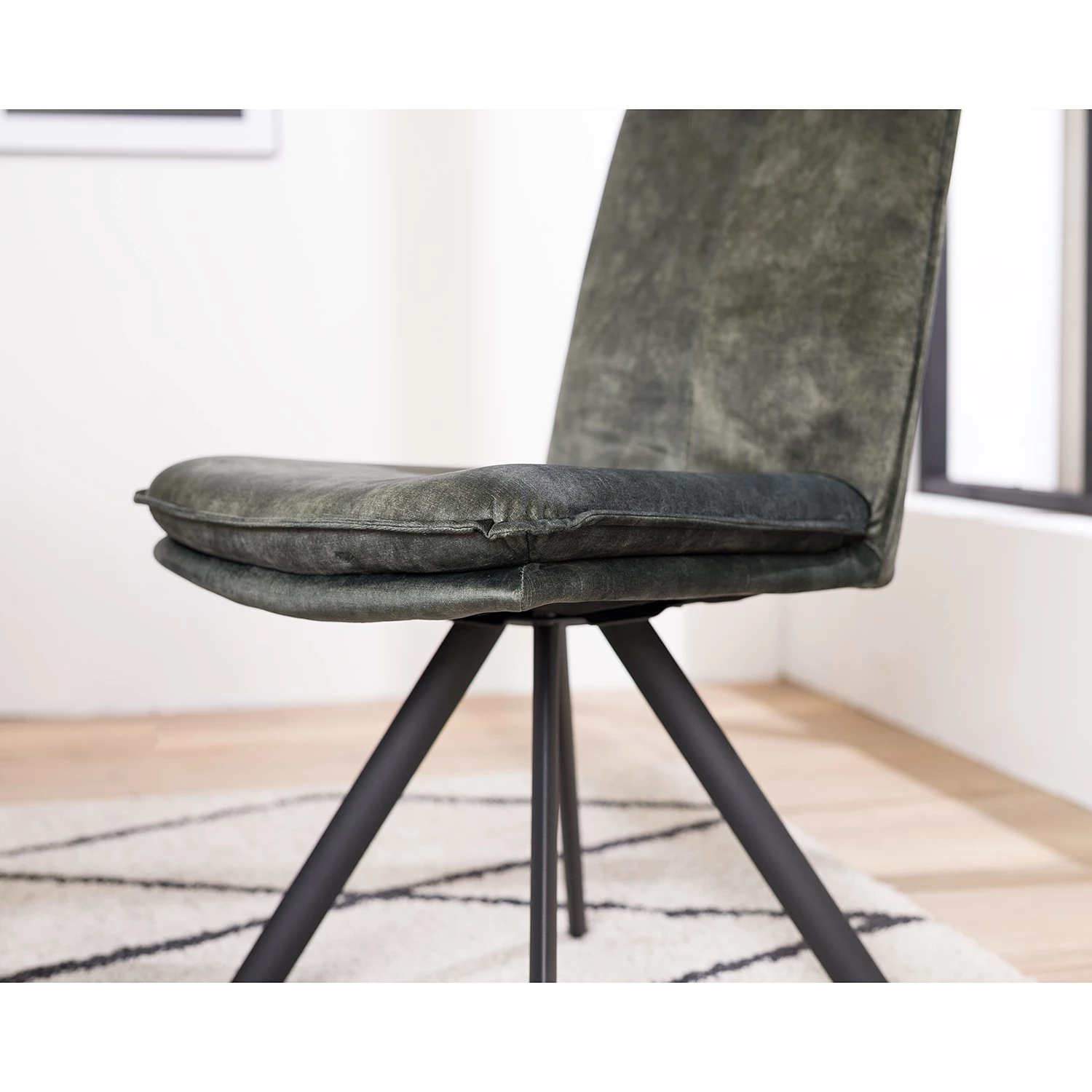 Jack & Alice Chaises Morlanne (lot de 2) - Velours / Métal - Vert foncé 5 Jack & Alice Chaises Morlanne (lot de 2) - Velours / Métal - Vert foncé – Image 3