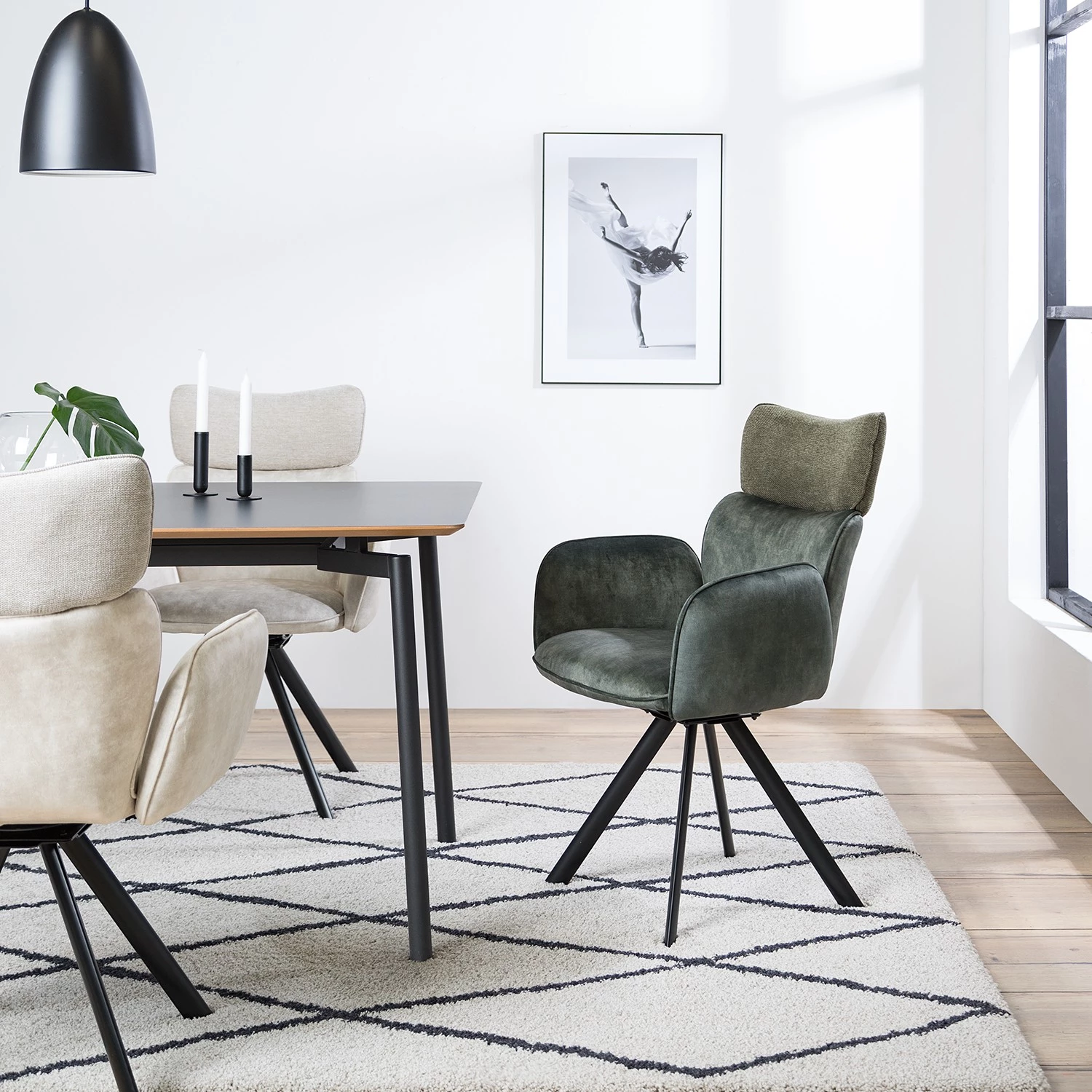 Jack & Alice Chaise à accoudoirs Aveluy - Velours et tissu / Métal - Vert foncé 4 Jack & Alice Chaise à accoudoirs Aveluy - Velours et tissu / Métal - Vert foncé – Image 2