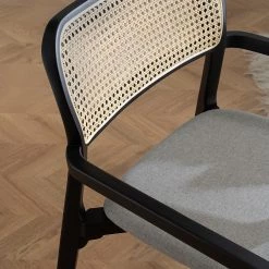 Studio Copenhagen Fauteuil de jardin Elena - Rotin et tissu / Hêtre massif - Gris lumineux -Chaises Soldes 2022 1000273466 220823 022 MOOD DETAILS P000000001000273466 mood