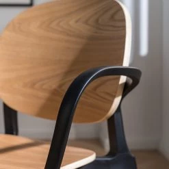 Studio Copenhagen Chaises à accoudoirs Day (lot de 2) - Contreplaqué / Matière plastique - Imitation chêne / Noir 20 Studio Copenhagen Chaises à accoudoirs Day (lot de 2) - Contreplaqué / Matière plastique - Imitation chêne / Noir -Chaises Soldes 2022 1000273479 220915 023 MOOD DETAILS P000000001000273479 mood