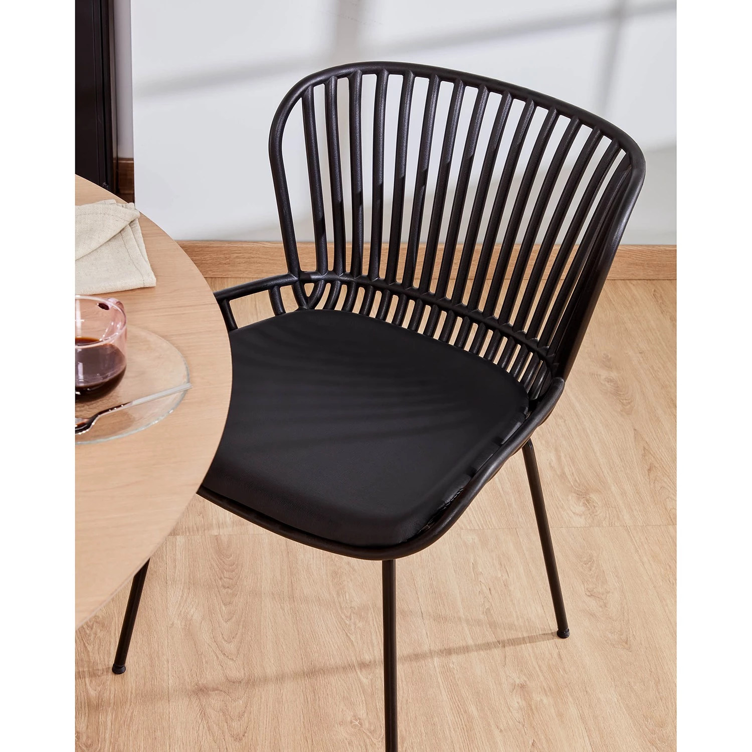 Mørteens Chaises Sakira (lot de 4) - Imitation cuir / Acier - Noir 5 Mørteens Chaises Sakira (lot de 4) - Imitation cuir / Acier - Noir – Image 3