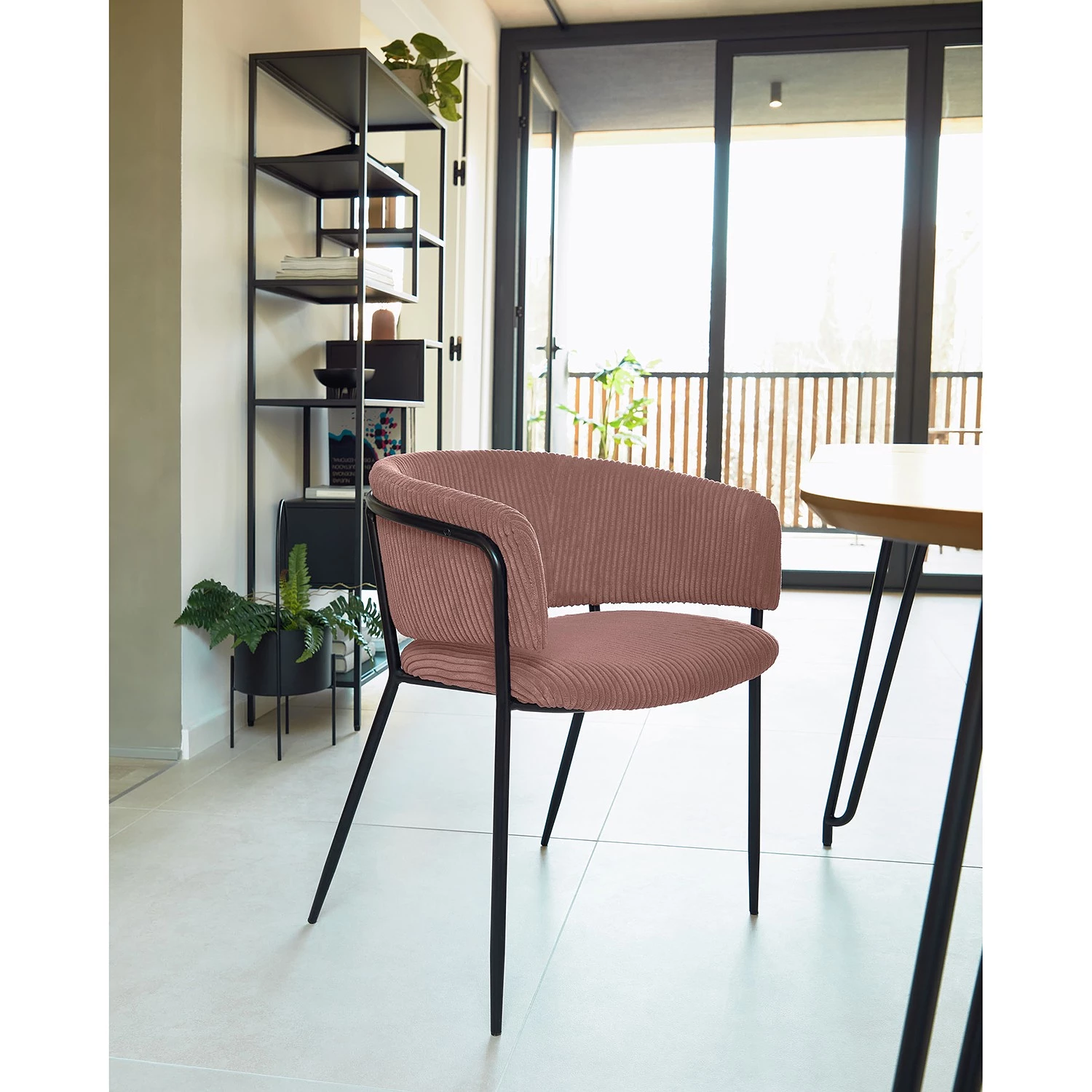 Jack & Alice Chaises accoudoirs Vilhena IV (lot de 2) - Velours côtelé - Rose vieilli 4 Jack & Alice Chaises accoudoirs Vilhena IV (lot de 2) - Velours côtelé - Rose vieilli – Image 2