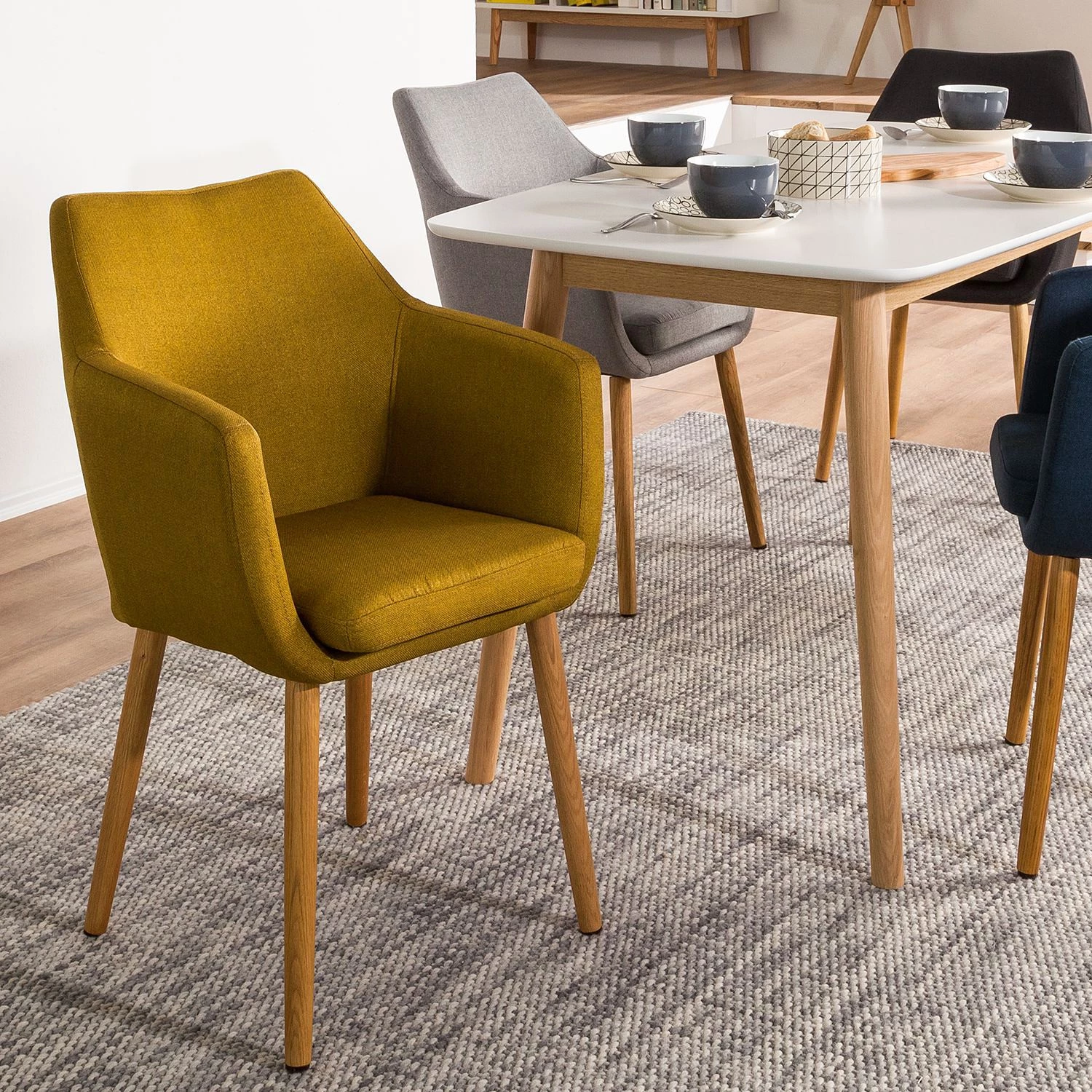 Mørteens Chaises à accoudoirs Nicholas - Tissu Cors: Jaune curry - Lot de 2 4 Mørteens Chaises à accoudoirs Nicholas - Tissu Cors: Jaune curry - Lot de 2 – Image 2