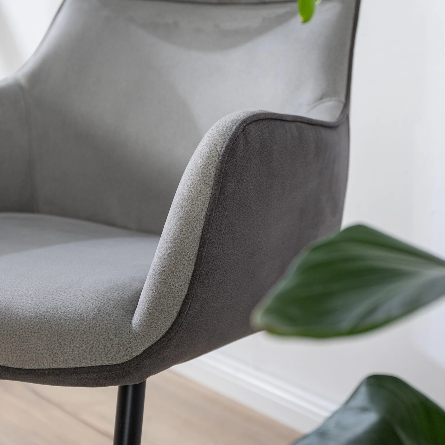 Fredriks Chaise à accoudoirs Altoona - Tissage à plat / Métal - Gris foncé et gris clair / Noir mat 16 Fredriks Chaise à accoudoirs Altoona - Tissage à plat / Métal - Gris foncé et gris clair / Noir mat – Image 14