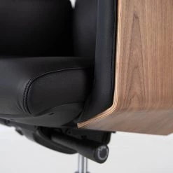 Fredriks Chaise de bureau Weld - Cuir véritable / Plaqué noyer / Métal - Noir / noyer / Aluminium -Chaises Soldes 2022 1000310647 220826 038 DETAILS P000000001000310647