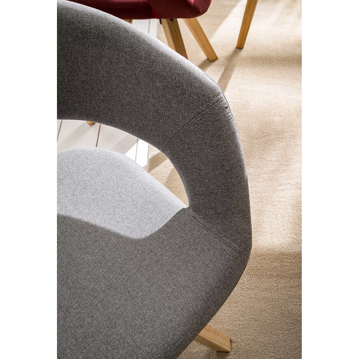 Mørteens Chaise à accoudoirs Buggio - Tissu / Hévéa massif - Tissu Cors: Granite - Lot de 2 14 Mørteens Chaise à accoudoirs Buggio - Tissu / Hévéa massif - Tissu Cors: Granite - Lot de 2 – Image 12