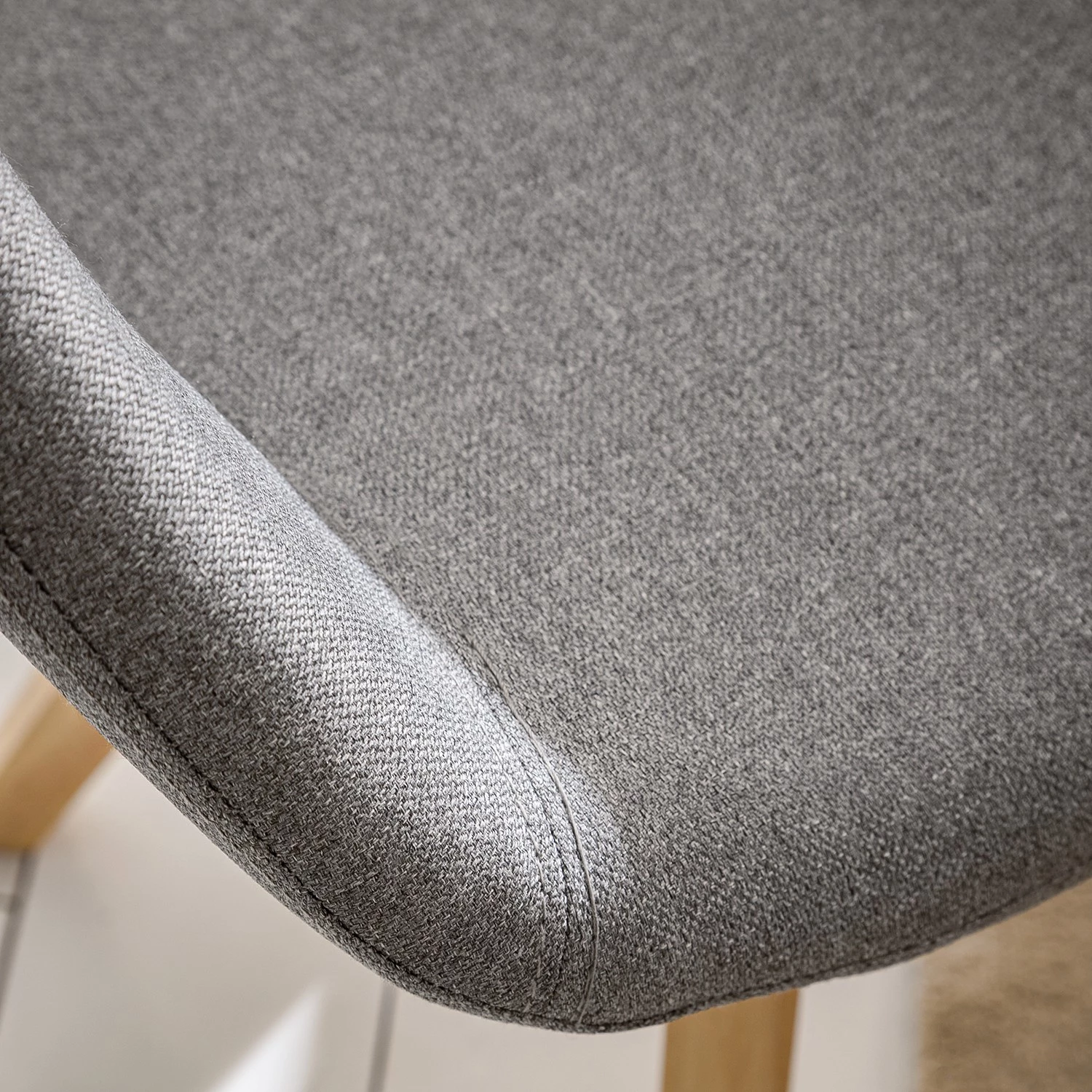 Mørteens Chaise à accoudoirs Buggio - Tissu / Hévéa massif - Tissu Cors: Granite - Lot de 2 15 Mørteens Chaise à accoudoirs Buggio - Tissu / Hévéa massif - Tissu Cors: Granite - Lot de 2 – Image 13