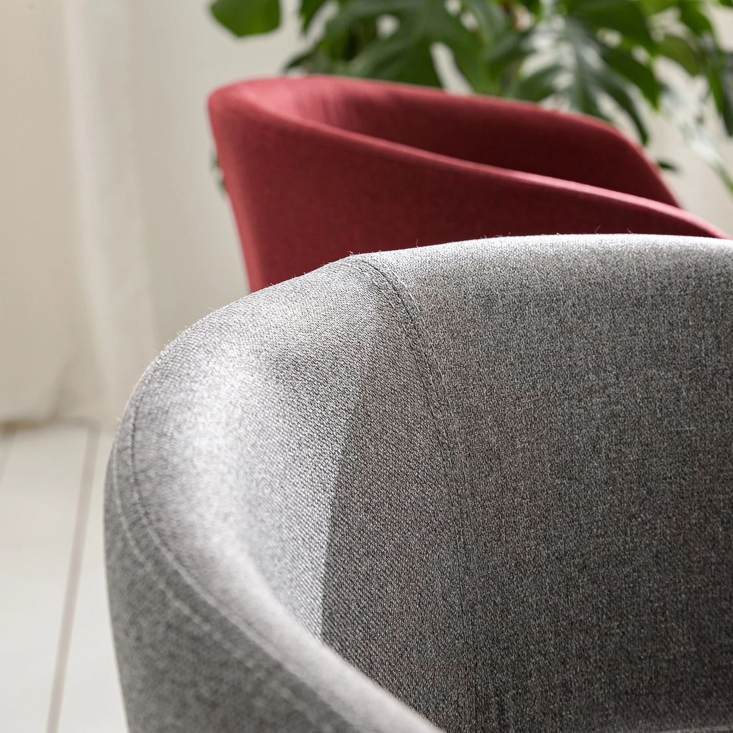 Mørteens Chaise à accoudoirs Buggio - Tissu / Hévéa massif - Tissu Cors: Granite - Lot de 2 16 Mørteens Chaise à accoudoirs Buggio - Tissu / Hévéa massif - Tissu Cors: Granite - Lot de 2 – Image 14