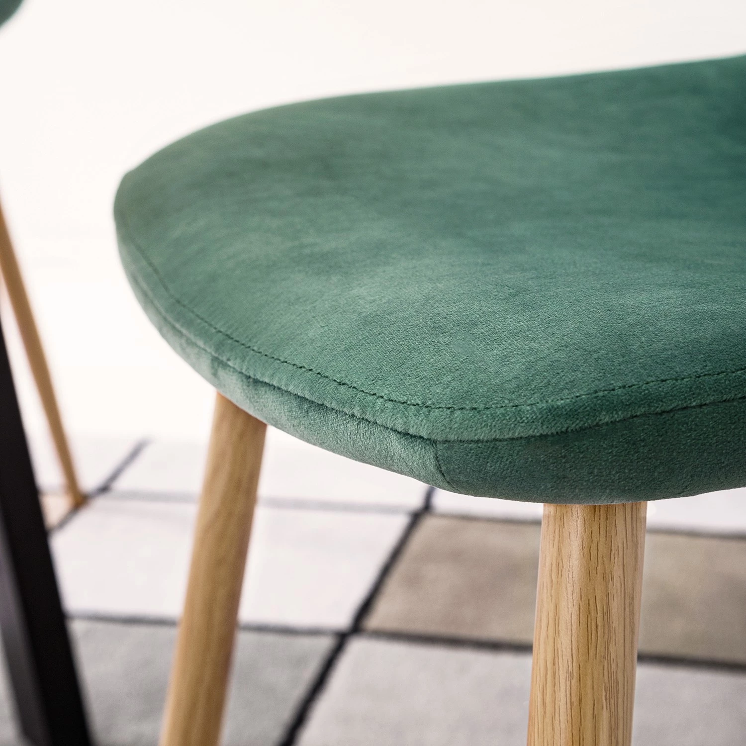 Jack & Alice Chaise capitonnée Iskmo VIII - Velours / Metall - Imitation chêne - Vert menthe - Lot de 4 14 Jack & Alice Chaise capitonnée Iskmo VIII - Velours / Metall - Imitation chêne - Vert menthe - Lot de 4 – Image 12