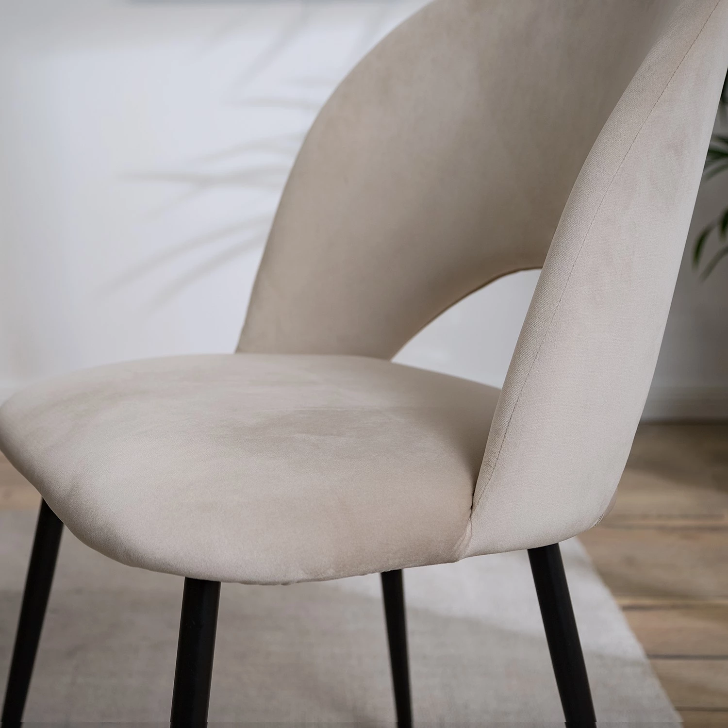 Jack & Alice Chaise capitonnée Salome - Crème - Lot de 2 12 Jack & Alice Chaise capitonnée Salome - Crème - Lot de 2 – Image 10