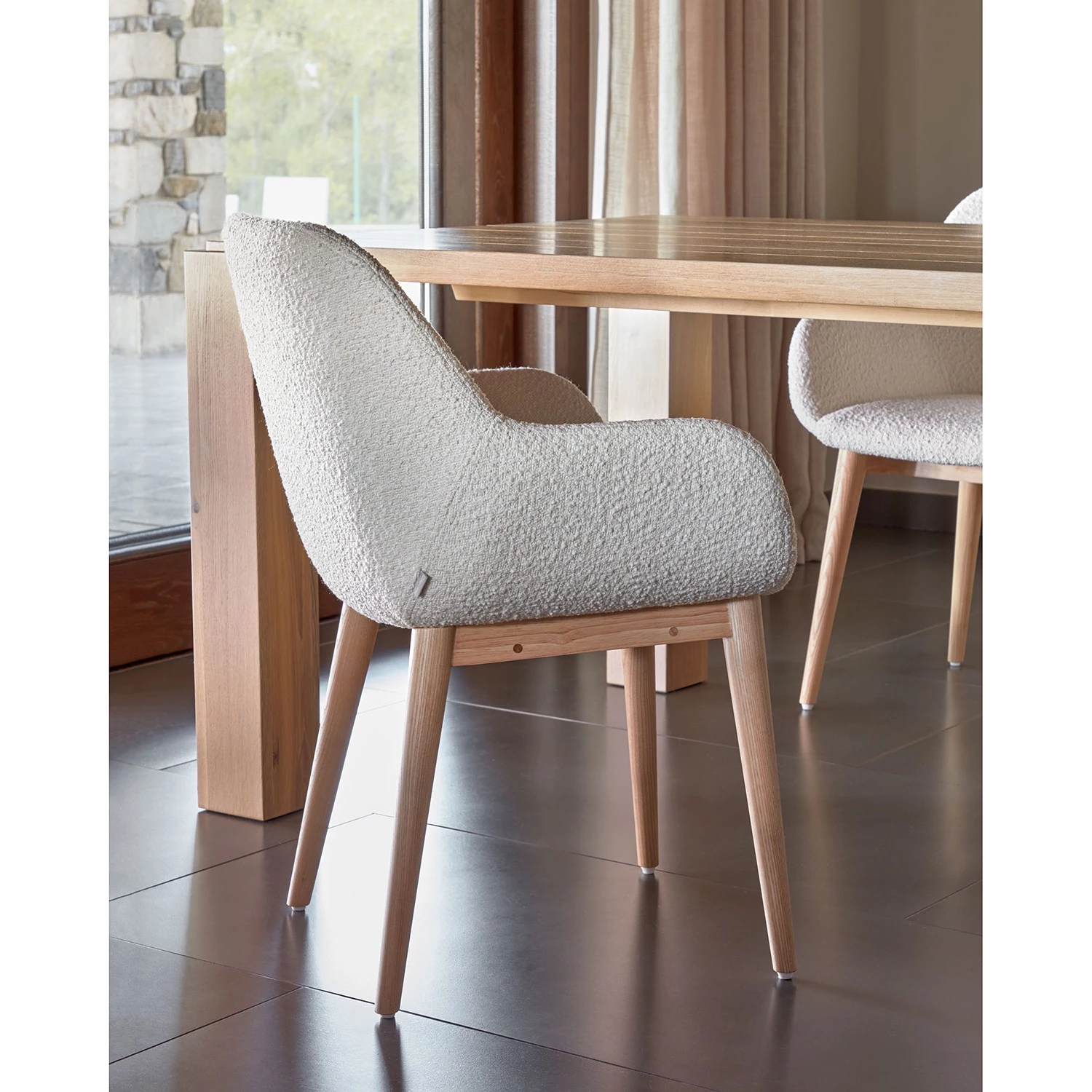 Loftscape Chaises à accoudoirs Kusamo V (lot de 4) - Tissu structuré - Blanc / Frêne 5 Loftscape Chaises à accoudoirs Kusamo V (lot de 4) - Tissu structuré - Blanc / Frêne – Image 3