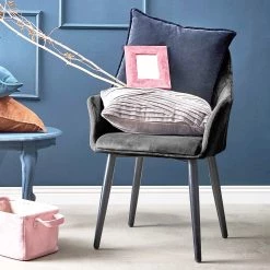 Butlers Chaises à accoudoirs VELVET (lot de 2) - Polyester / Métal - Gris 9 Butlers Chaises à accoudoirs VELVET (lot de 2) - Polyester / Métal - Gris -Chaises Soldes 2022 1000343995 220406 021 MOOD DETAILS P000000001000343995 mood