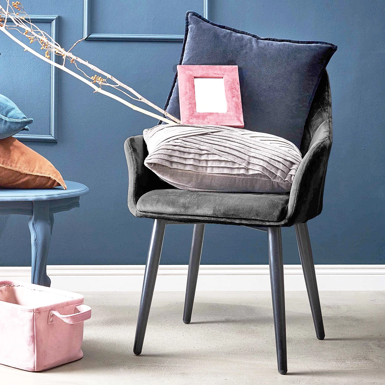 Butlers Chaises à accoudoirs VELVET (lot de 2) - Polyester / Métal - Gris 5 Butlers Chaises à accoudoirs VELVET (lot de 2) - Polyester / Métal - Gris – Image 3