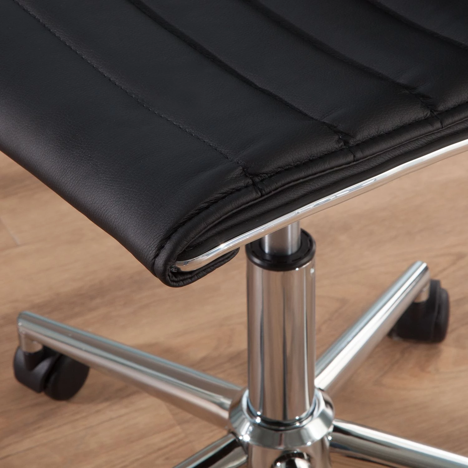 Mooved Chaise de bureau Marilyn - Imitation cuir - Noir 12 Mooved Chaise de bureau Marilyn - Imitation cuir - Noir – Image 10